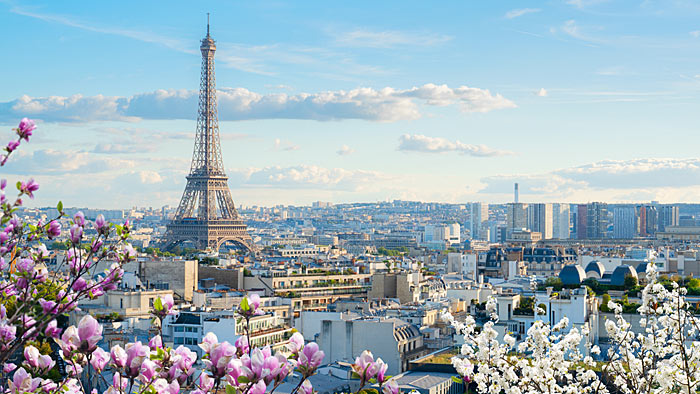 Paris – eine Stadt voller Geheimnisse Stadtbild Paris, mit Blick auf den Eiffelturm. | © shutterstock.com