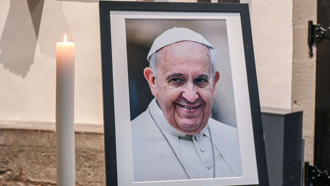 Wir trauern um Papst Franziskus. | © KNA Wir trauern um Papst Franziskus. | © KNA